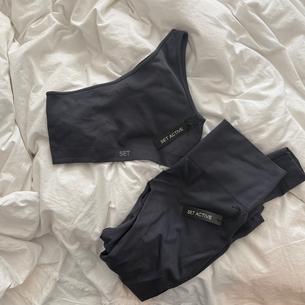 SET Active Charcoal Sports Bra and Leggings - Picture 2 of 3